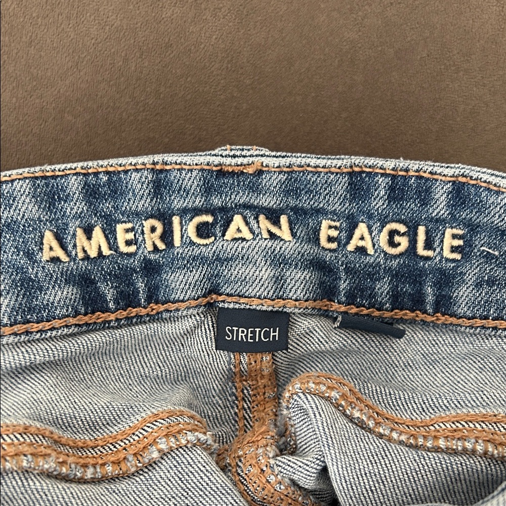 American Eagle Light Wash Distressed Women Jeans - Picture 2 of 6